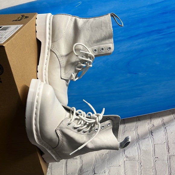 Dr Martens Air Wair boots - Picture 4 of 8